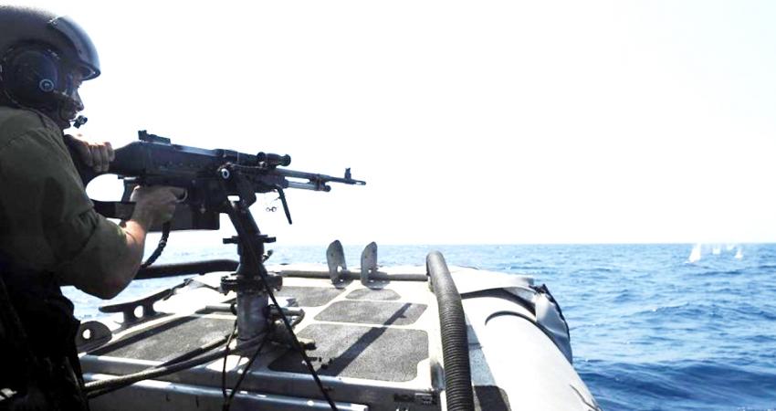 استهدفت زوارق الاحتلال الإسرائيلي، بنيران أسلحتها الرشاشة اليوم الاثنين، الصيادين قبالة سواحل مدينة غزة، دون ان يبلغ عن وقوع إصابات.  يشار إلى أن البحرية الاسرائيلية تقوم بشكل يومي بإطلاق النار على الصيادين قبالة شواطئ بحر قطاع غزة.