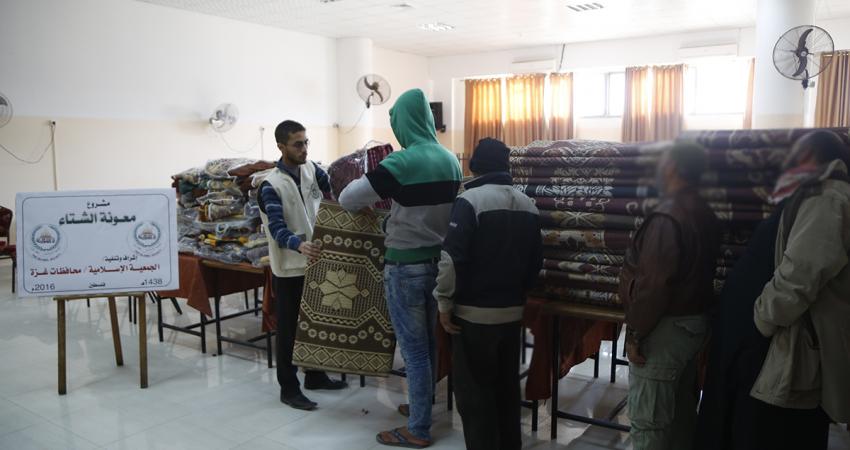 الجمعية الإسلامية بغزة تبدأ بتوزيع 