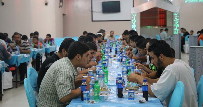 فيدار تقيم مأدبة إفطار لـ 400 حافظ للقرآن بغزة