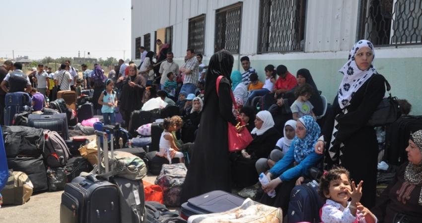 معاناة معبر رفح