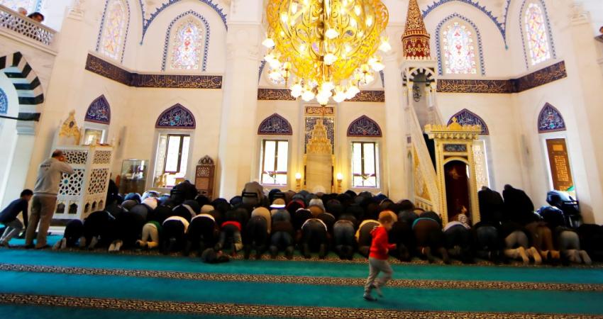 المساجد في الغرب ضرورة ومسؤولية.. فكيف نطورها؟