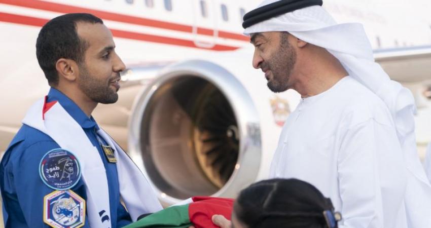 محمد-بن-زايد-وهزاع-المنصوري-750x430