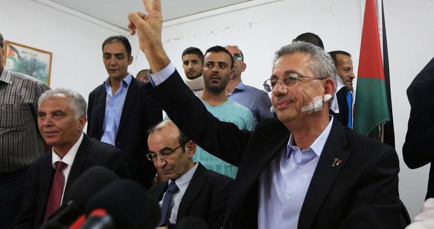 قال الدكتور مصطفى البرغوثي، الامين العام لحركة المبادرة الوطنية الفلسطينية إنه لم يعد هناك أي مبرر على الاطلاق للاستمرار في تأجيل الاحالة الى محكمة الجنايات الدولية بشأن ملف الاستيطان وكافة جرائم الحرب التي ترتكبها حكومة اسرائيل. وأضاف البرغوثي، في تصريح 