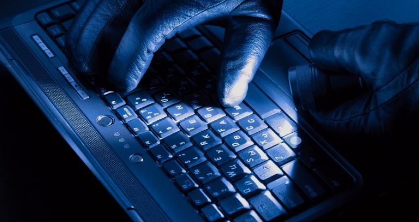 الشرطة تكشف عن جرائم تشهير عبر الفيس بوك بالخليل