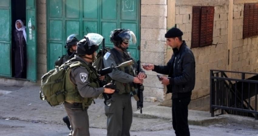 الاحتلال يسلم شابا من بيت فجار بلاغا لمراجعة مخابراته