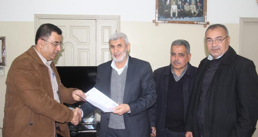 بلدية رفح توقع اتفاق بدء العمل بإنشاء حديقة شاطئية