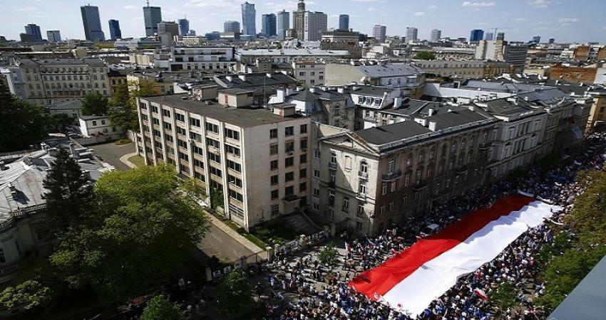 متظاهرون بولنديون