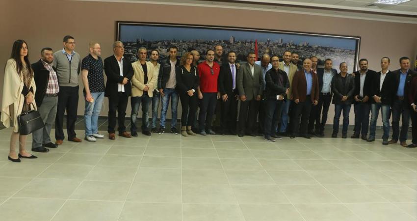 صورة الوفد الاعلامي المتجه للقاهرة