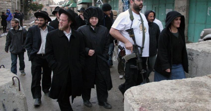 القدس: مستوطنون يعتدون على مركبات مواطنين