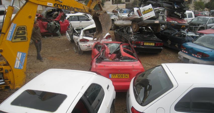 إتلاف مركبات في نابلس