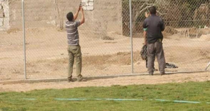 البدء بصب قواعد مدرجات الملعب البلدي بالنصيرات