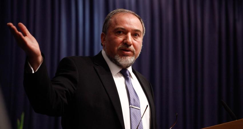 ليبرمان: لن نعوض عائلة دوابشة عن اعتداءات المستوطنين