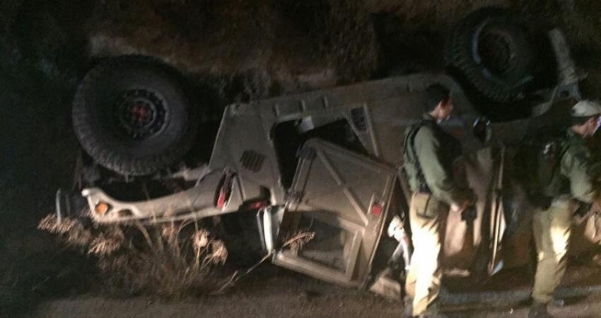 إضابة أربعة جنود إسرائيليين بانقلاب جيب قرب 