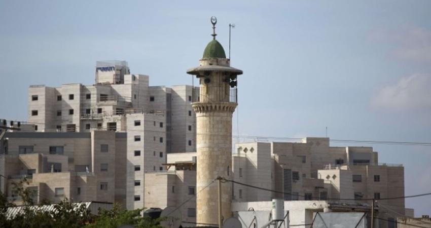 تناقش اللجنة الوزارية للتشريع، اليوم الأحد، قانون إسكات الآذان بصيغته الجديدة، وفي حال تمت المصادقة عليه فسوف يطرح على الكنيست للمصادقة عليه الأسبوع القادم.  وبحسب وسائل الإعلام الإسرائيلية، فإن الصيغة الجديدة للقانون تستثني استخدام مكبرات الصوت من قبل ال