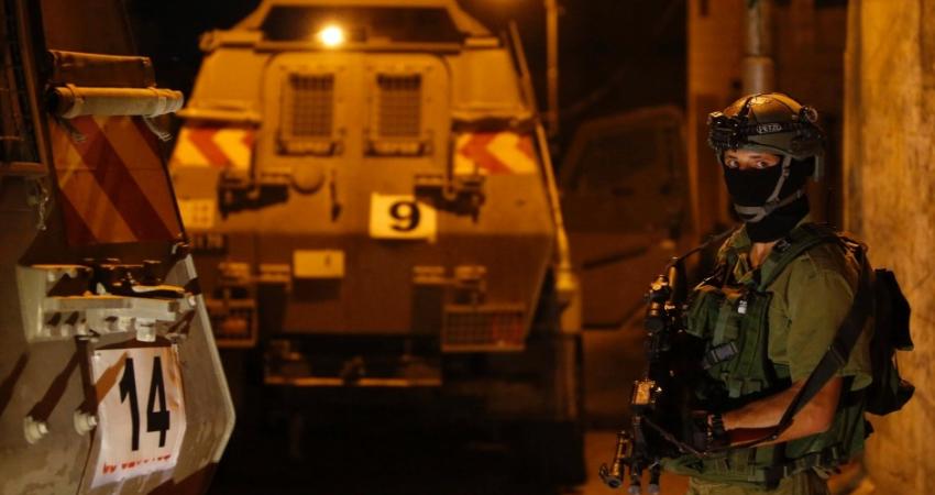 ein-israelischer-soldat-haelt