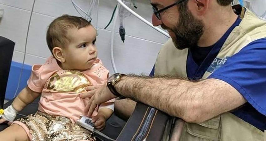 فريق طبي أمريكي ينجح بإزالة رصاصة من رأس رضيعة بنابلس