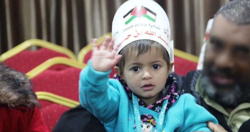 "الوئام" والمستشفى الأردني بغزة يوزعان كسوة شتاء