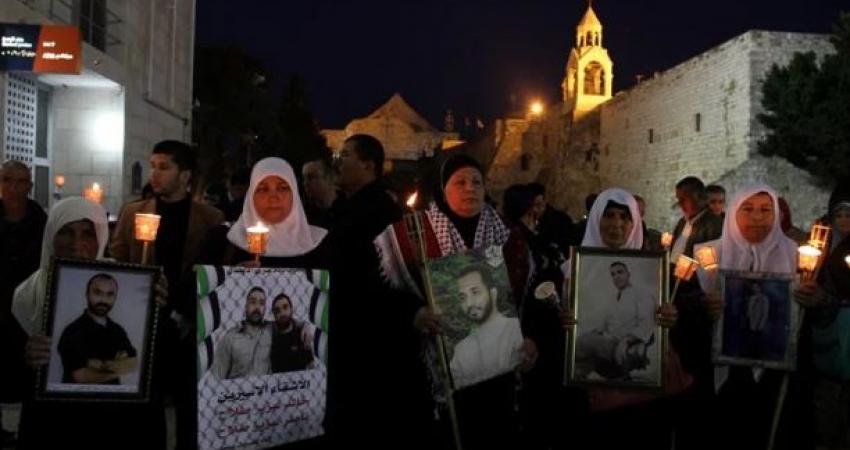 إضاءة الشموع في بيت لحم تضامنا مع الأسرى