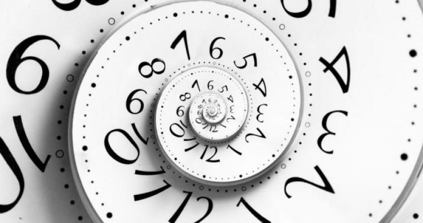  السفر عبر الزمن: عالم فيزياء يحول الخيال إلى حقيقة