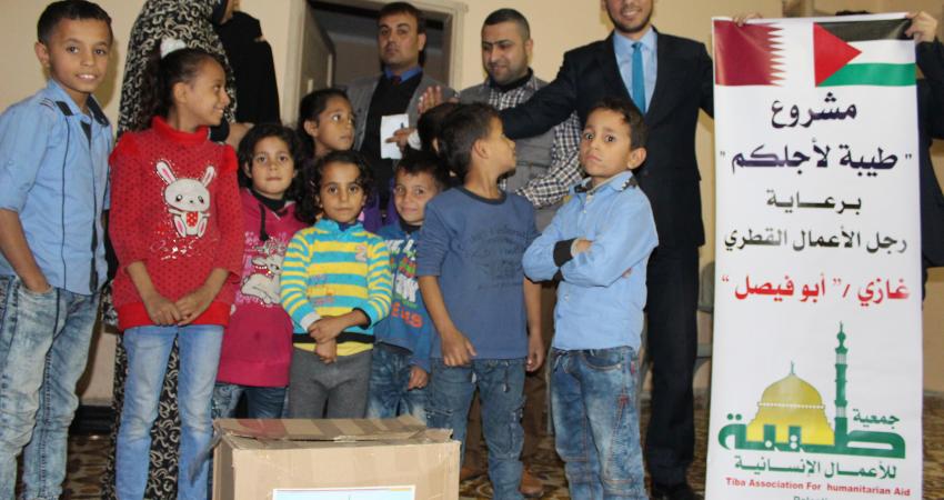 جمعية طيبة توزع طرود غذائية على الأسر المتعففة بغزة