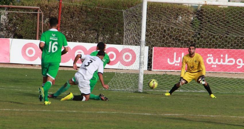 فجر فريق الهلال، صاحب المركز قبل الأخير في دوري الوطنية موبايل لأندية الدرجة الممتازة في قطاع غزة مفاجأة من العيار الثقيل، عندما هزم الصداقة المتصدر، بهدفين لهدف، في اللقاء الذي أقيم اليوم على ملب اليرموك لحساب الجولة العاشرة.  وحافظ الصداقة على الصدارة ب