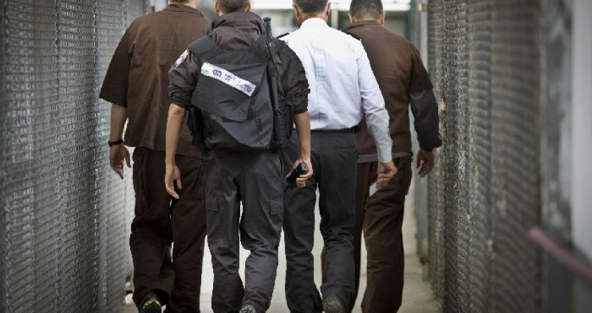 الاعتقال الإداري في سجون الاحتلال بحق الأسرى