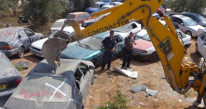 الشرطة تتلف 440 مركبة غير قانونية في جنين
