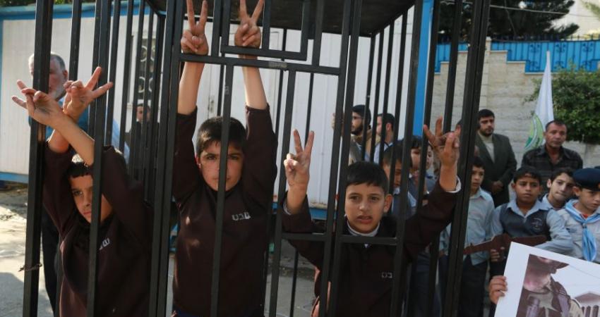 صورة تعبيرية للأطفال في سجون الاحتلال الإسرائيلي