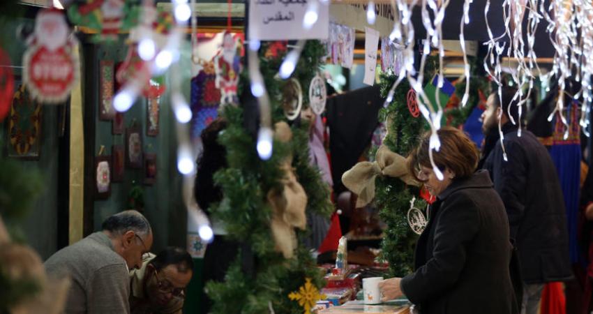 بلدية رام الله تفتتح سوق الميلاد المجيد