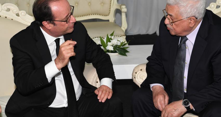 عباس وهولاند يؤكدان ضرورة عقد مؤتمر دولي للسلام