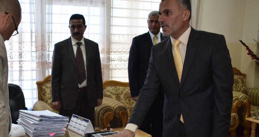 اليمين-الدستوي