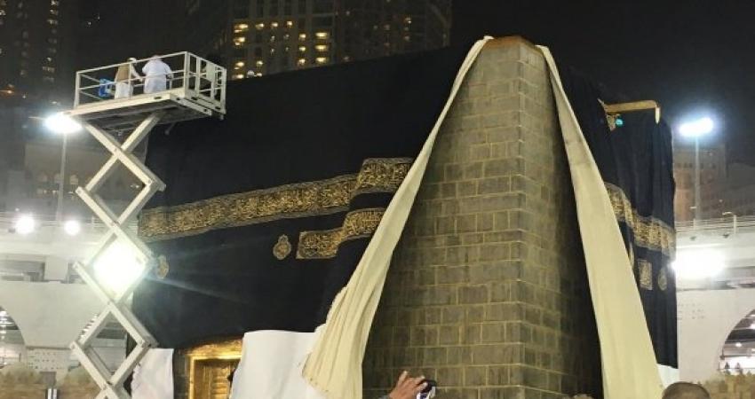 استبدال كسوة الكعبة