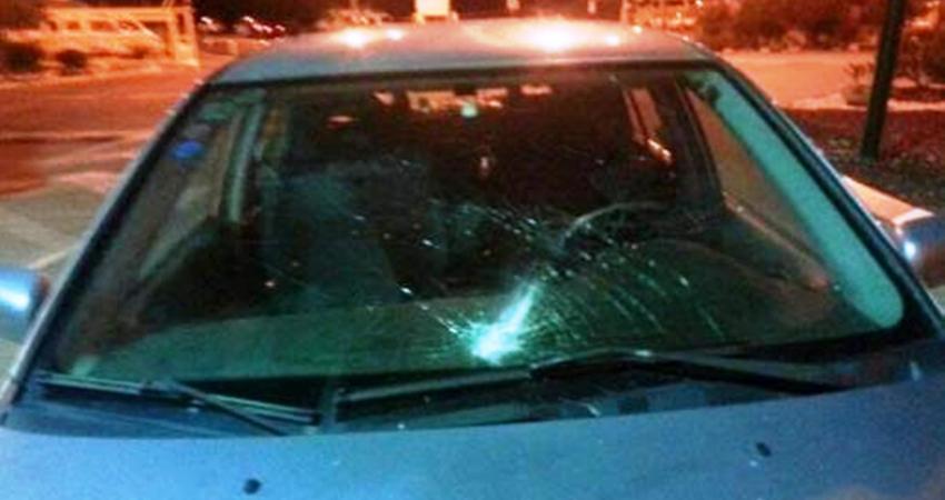 إلقاء حجارة على سيارة للمستوطنين برام الله 