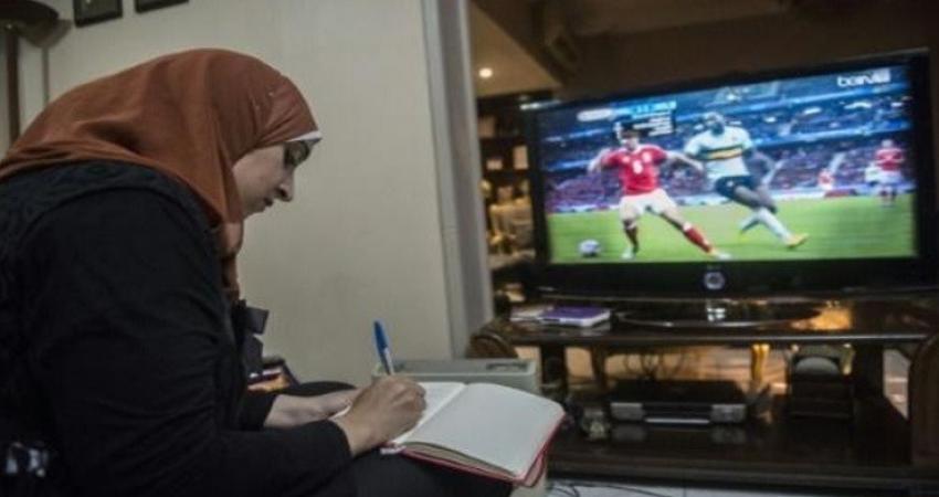 طبيبة أسنان مصرية تحترف تحليل المباريات