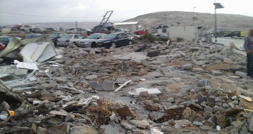 الاحتلال يهدم معرضا للسيارات في القدس