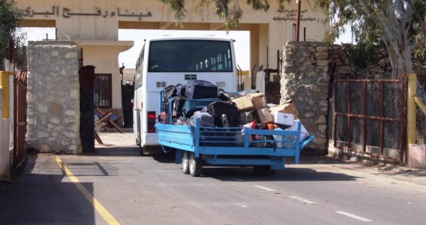 باص المغادرة في الجانب المصري