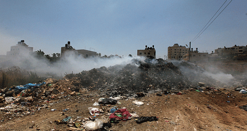القبض على 3 أشخاص حرقوا مخلفات صلبة غرب الخليل