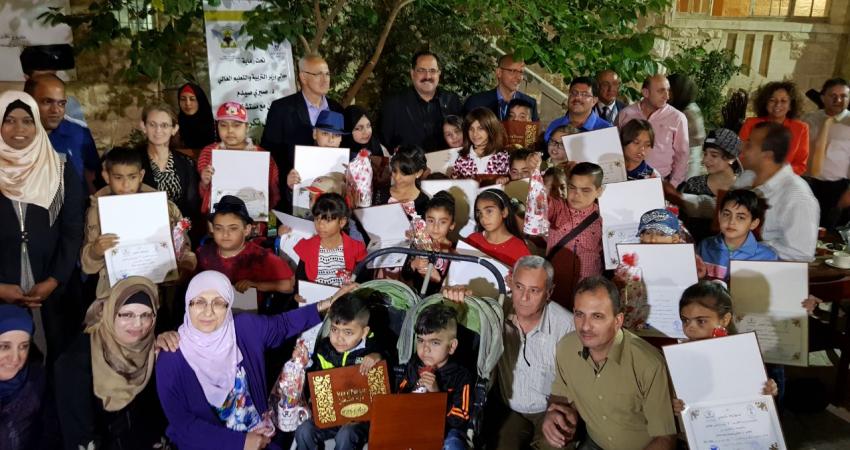 الاحتفال بتخريج الفوج الأول من طلبة مدرسة الإصرار 1  (11)