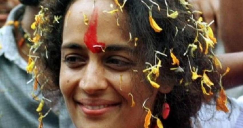 151105151158_indias_arundhati_roy_returns_national_award_over_horrific_murders_640x360_ap_nocredit