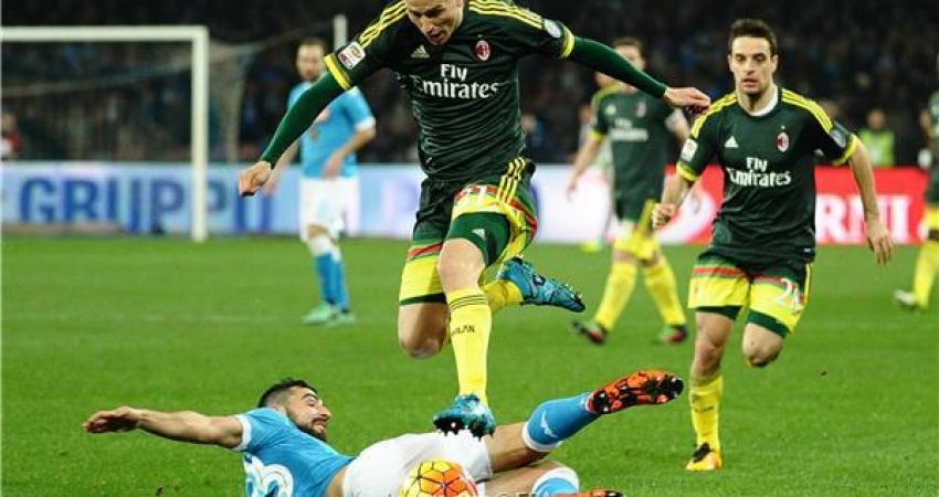 نابولي يوقف صحوة ميلان في مباراة عنيفة