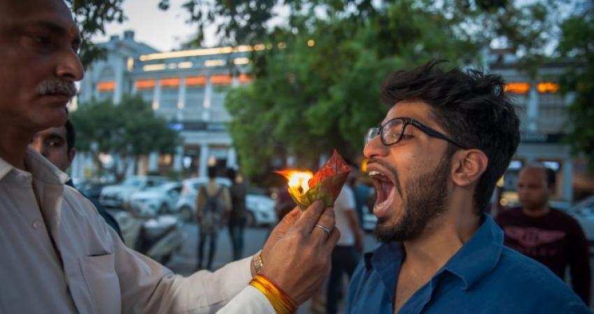2-لقمة-النار-في-شوارع-الهند