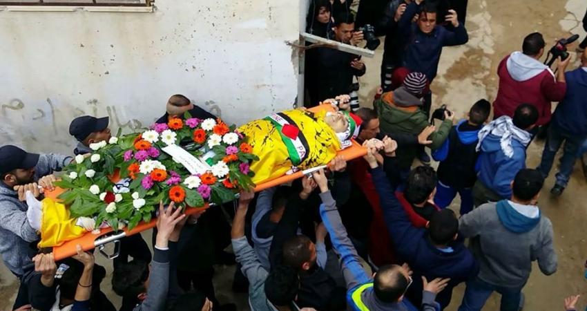 الآلاف يشيعون الشهيد الحطاب في مخيم الجلزون