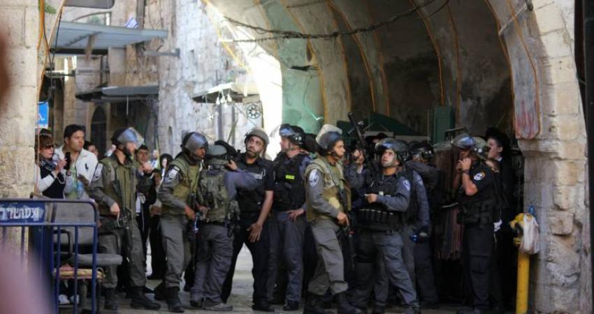 الاحتلال يعيق خروج مواطنة مصابة للعلاج من الأقصى