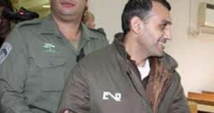 الاحتلال ينقل الأسير أبو غلمى لـ"رامون"