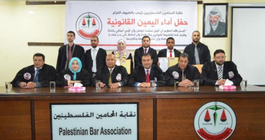 خلال أداء المحامون اليمين القانونية