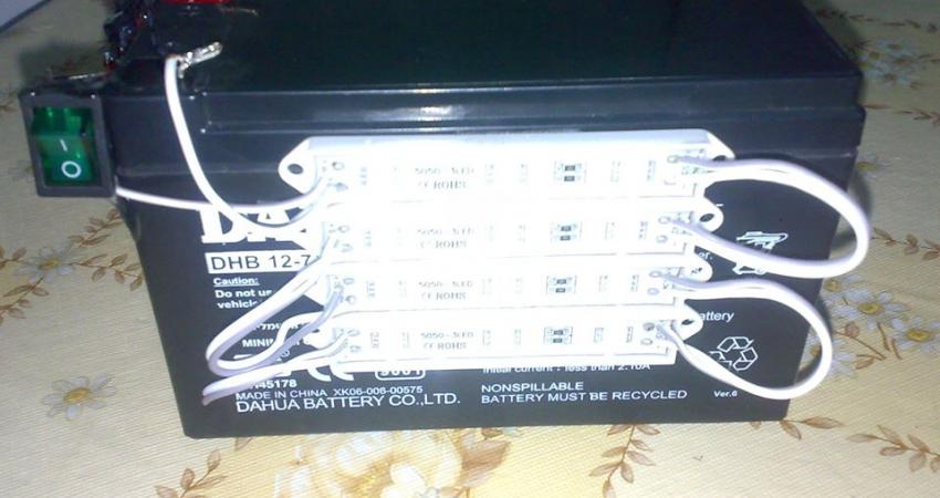 صورة خبر إنارة زكاة دير البلح 200 منزل لطلاب الثانوية العامة الفقراء