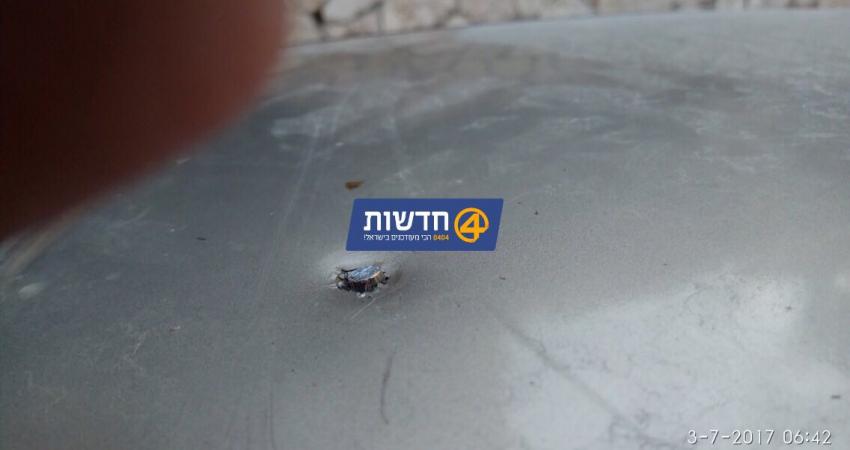 رصاصة القناص خلال اختراقها سقف السيارة