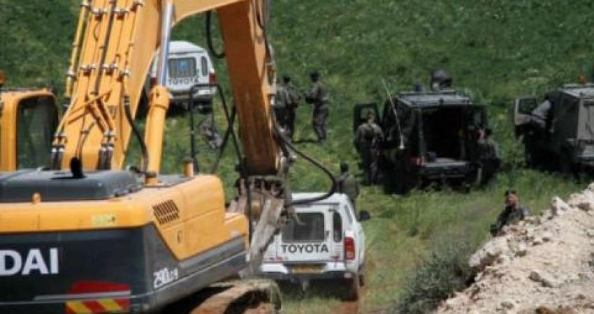 الاحتلال يجرف أراضي المواطنين جنوب طولكرم