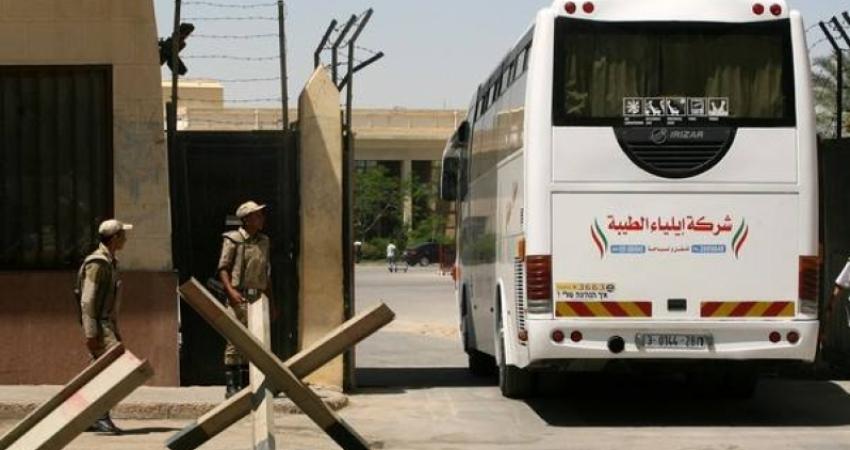 بدء مغادرة حافلات المسافرين عبر معبر رفح