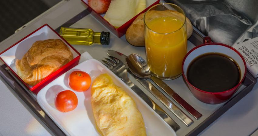الطعام على متن الطائرة